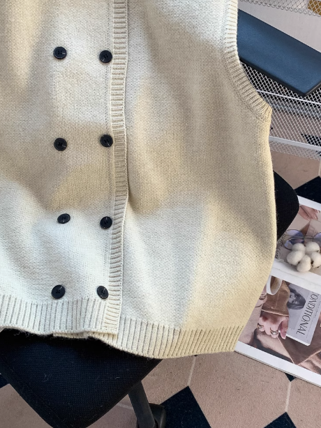 Zweireihiger Strickwestenpullover ED0216