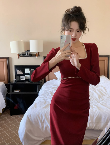 Französisches minimalistisches weißes Kleid mit quadratischem Kragen ED0229