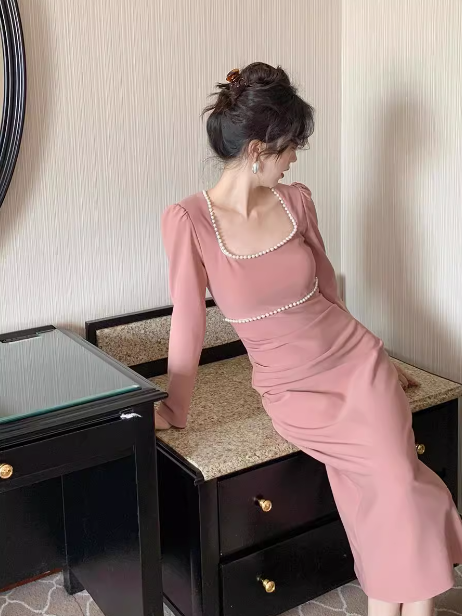 Französisches minimalistisches weißes Kleid mit quadratischem Kragen ED0229