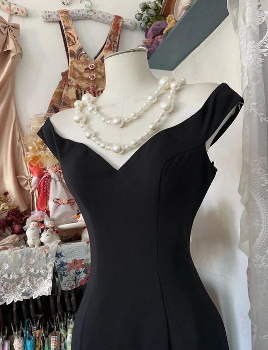 Elegantes schwarzes V-Ausschnitt Satin Meerjungfrau Lange Ballkleider Formale Abendkleider ED02316