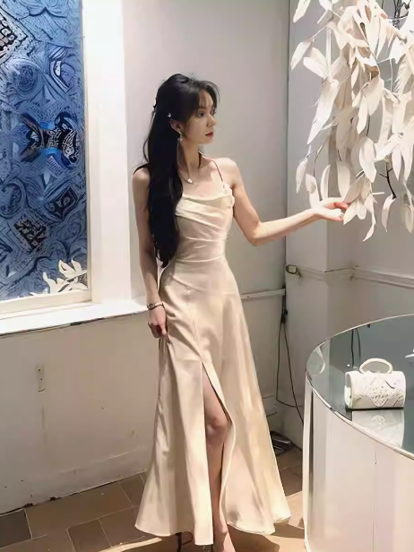 Satin-Unterkleid mit schwingendem Halsausschnitt ED0231