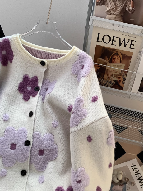 Strickjacke mit 3D-Flockblumen ED0247