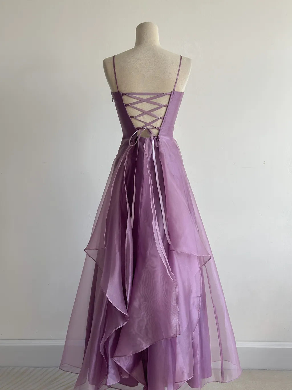 Elegant Purple Spaghetti Straps A-Line Tulle Long Prom Dresses Gothic Formal Evening Gowns ED02493