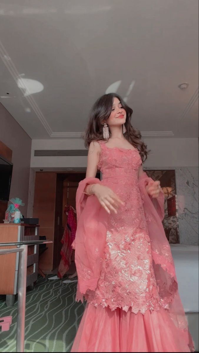 Superbe robe de soirée sirène rose vif à col carré et appliques en tulle, longue, avec cape, ED02530