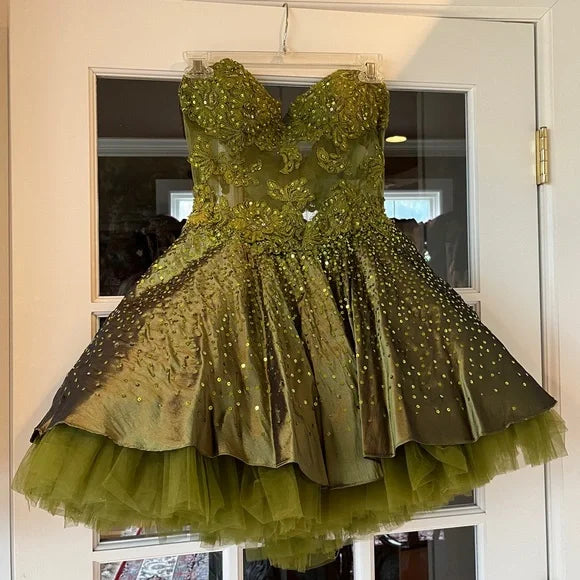 Wunderschönes dunkelolivgrünes herzförmiger Ausschnitt A-Linie Satin Tüll Kurzes Ballkleid Homecoming-Kleid ED02575