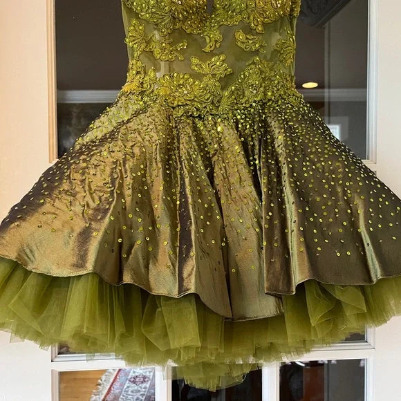 Wunderschönes dunkelolivgrünes herzförmiger Ausschnitt A-Linie Satin Tüll Kurzes Ballkleid Homecoming-Kleid ED02575