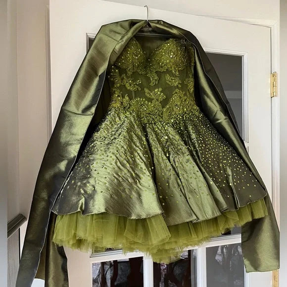Wunderschönes dunkelolivgrünes herzförmiger Ausschnitt A-Linie Satin Tüll Kurzes Ballkleid Homecoming-Kleid ED02575