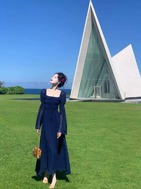 Robe longue en mousseline de soie bleue rétro à col carré et manches bouffantes ED0258