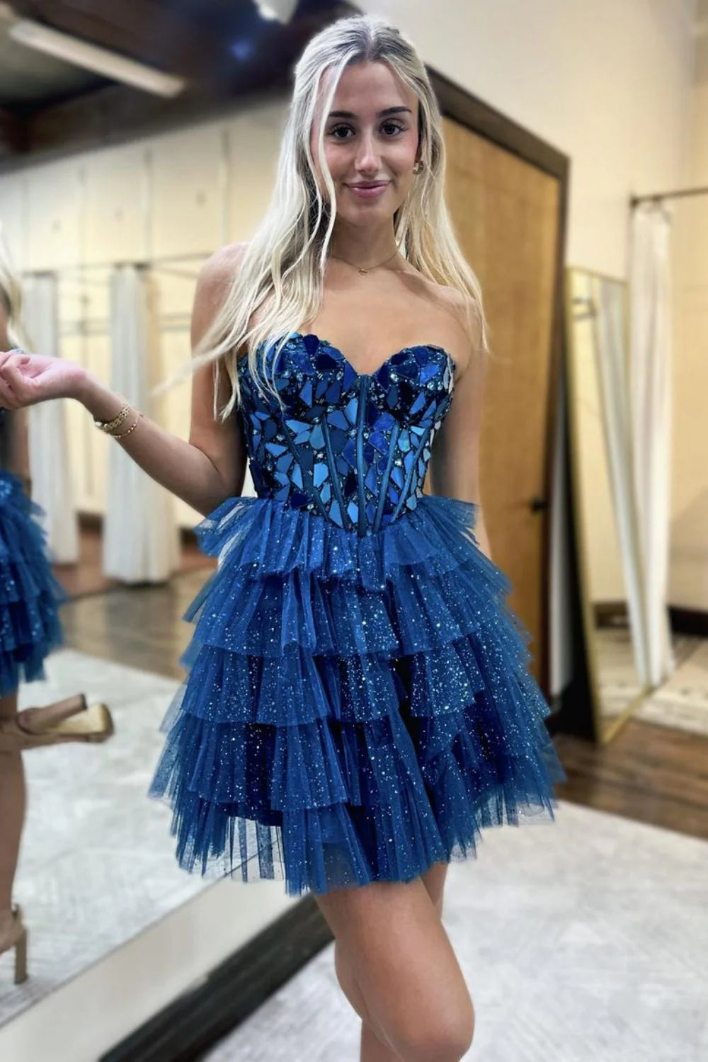 Wunderschönes dunkelolivgrünes herzförmiger Ausschnitt A-Linie Satin Tüll Kurzes Ballkleid Homecoming-Kleid ED02575