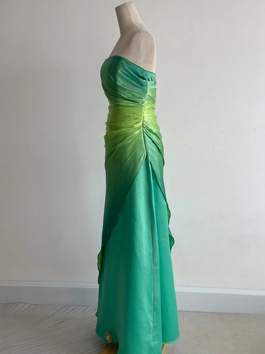 Superbe robe de soirée longue en satin fuchsia, style sirène, sans bretelles, ED02613