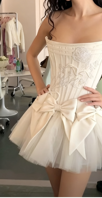 Wunderschönes dunkelolivgrünes herzförmiger Ausschnitt A-Linie Satin Tüll Kurzes Ballkleid Homecoming-Kleid ED02575