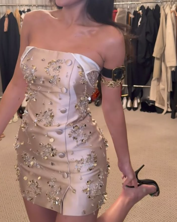 Wunderschönes dunkelolivgrünes herzförmiger Ausschnitt A-Linie Satin Tüll Kurzes Ballkleid Homecoming-Kleid ED02575