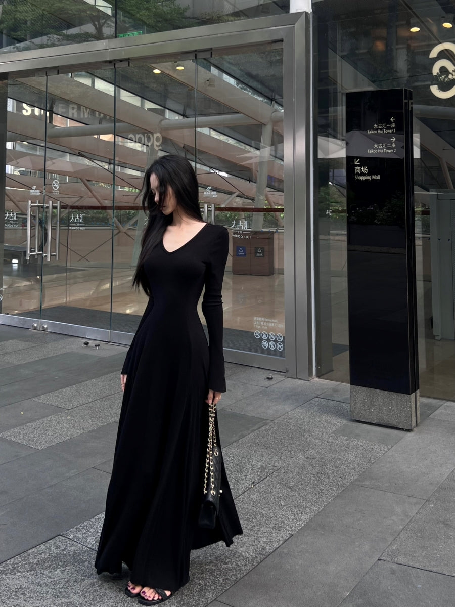 Gentle style V-neck long-sleeved knitted dress ED0279