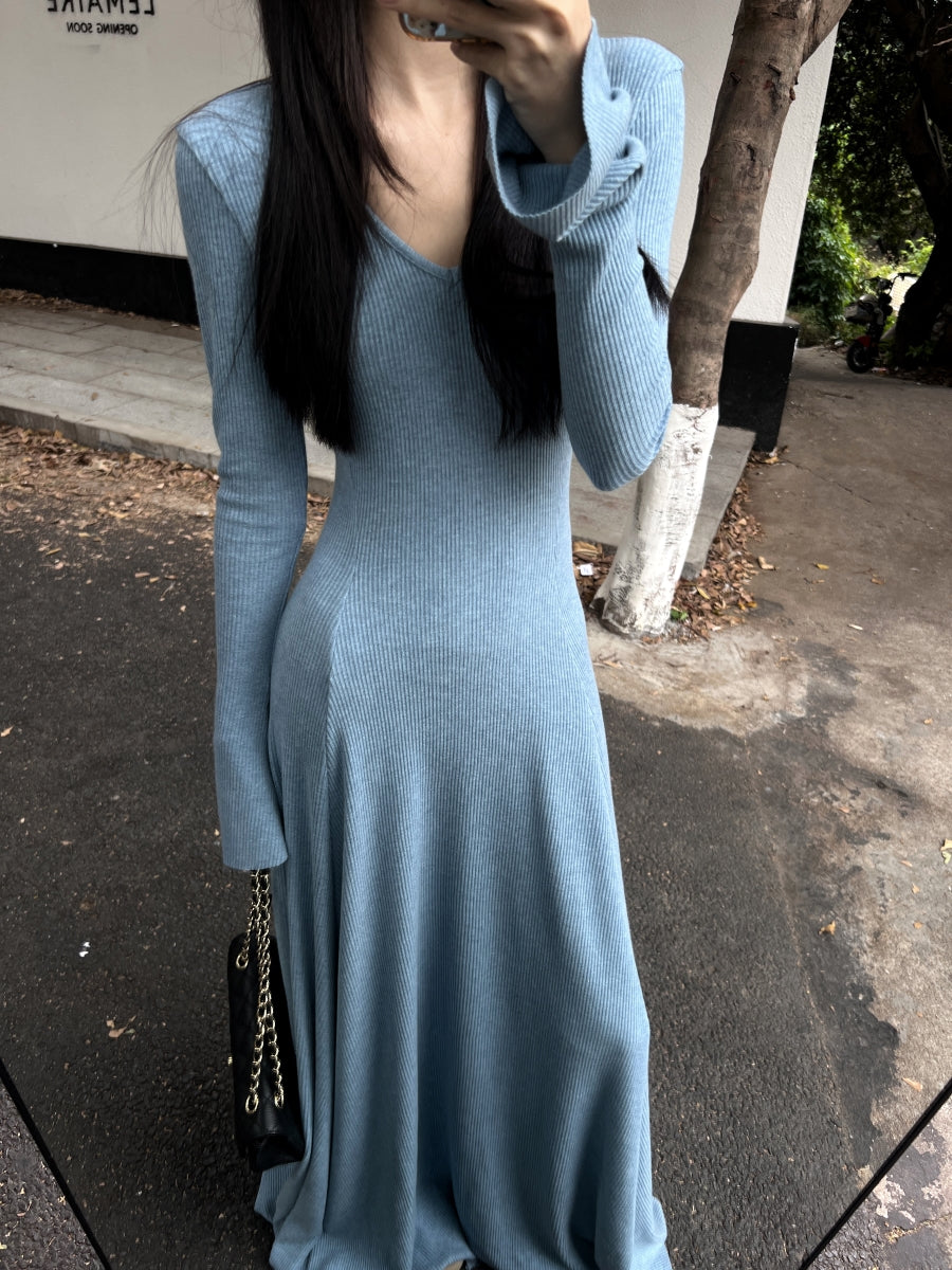 Gentle style V-neck long-sleeved knitted dress ED0279
