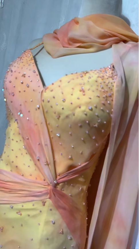 Gorgeous Yellow Spaghetti Straps Sheath Beaded Chiffon Long Prom Dresses Formal Evening Gowns with Open Back ED02813