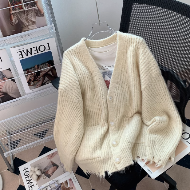 Grobstrick-Cardigan mit zerrissenen Kanten ED0295