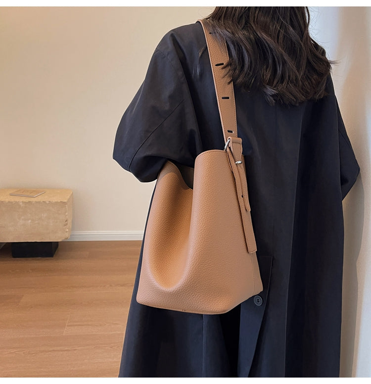 Large capacity commuter shoulder bag ED0301