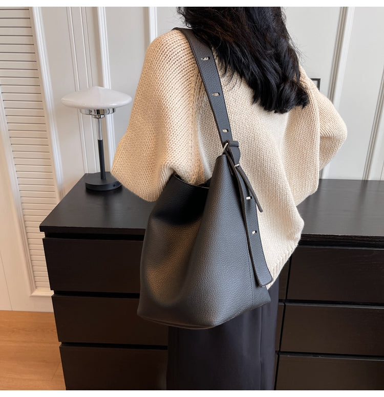 Large capacity commuter shoulder bag ED0301
