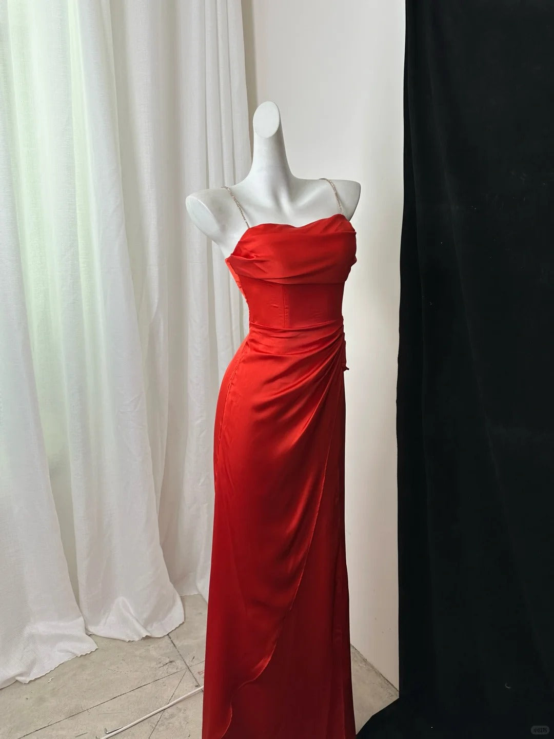 Wunderschönes dunkelolivgrünes herzförmiger Ausschnitt A-Linie Satin Tüll Kurzes Ballkleid Homecoming-Kleid ED02575