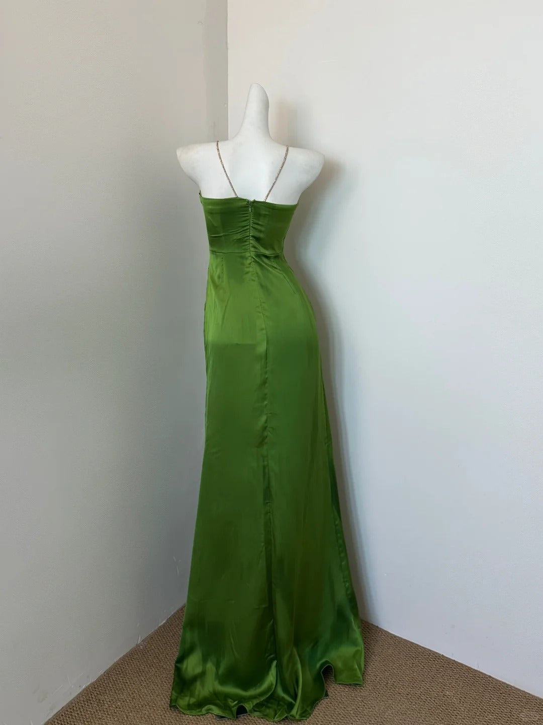 Wunderschönes dunkelolivgrünes herzförmiger Ausschnitt A-Linie Satin Tüll Kurzes Ballkleid Homecoming-Kleid ED02575