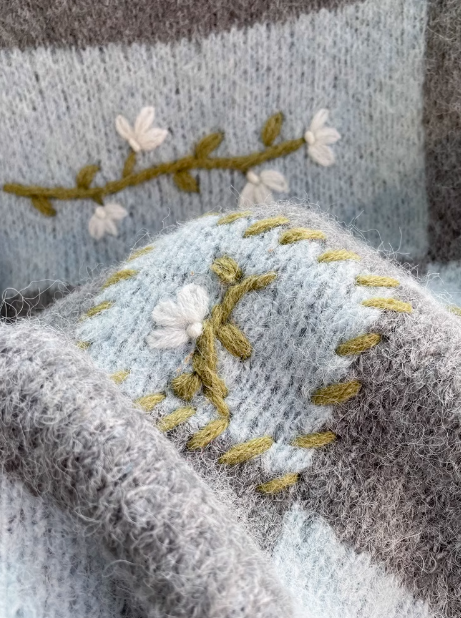 Japanese retro color matching embroidered long sleeve sweater ED0313
