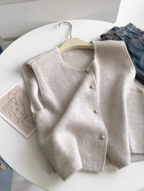 Gentle single-breasted gold button round neck knitted vest ED0315