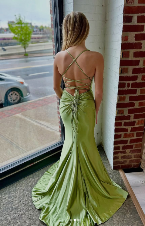 Wunderschönes dunkelolivgrünes herzförmiger Ausschnitt A-Linie Satin Tüll Kurzes Ballkleid Homecoming-Kleid ED02575