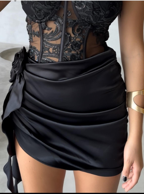 Wunderschönes dunkelolivgrünes herzförmiger Ausschnitt A-Linie Satin Tüll Kurzes Ballkleid Homecoming-Kleid ED02575