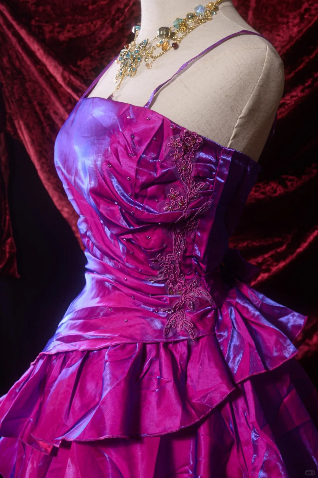Wunderschönes dunkelolivgrünes herzförmiger Ausschnitt A-Linie Satin Tüll Kurzes Ballkleid Homecoming-Kleid ED02575