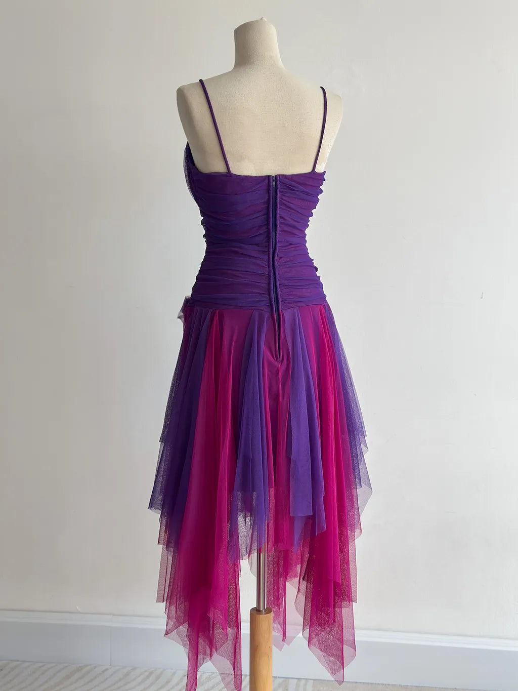 Wunderschönes dunkelolivgrünes herzförmiger Ausschnitt A-Linie Satin Tüll Kurzes Ballkleid Homecoming-Kleid ED02575