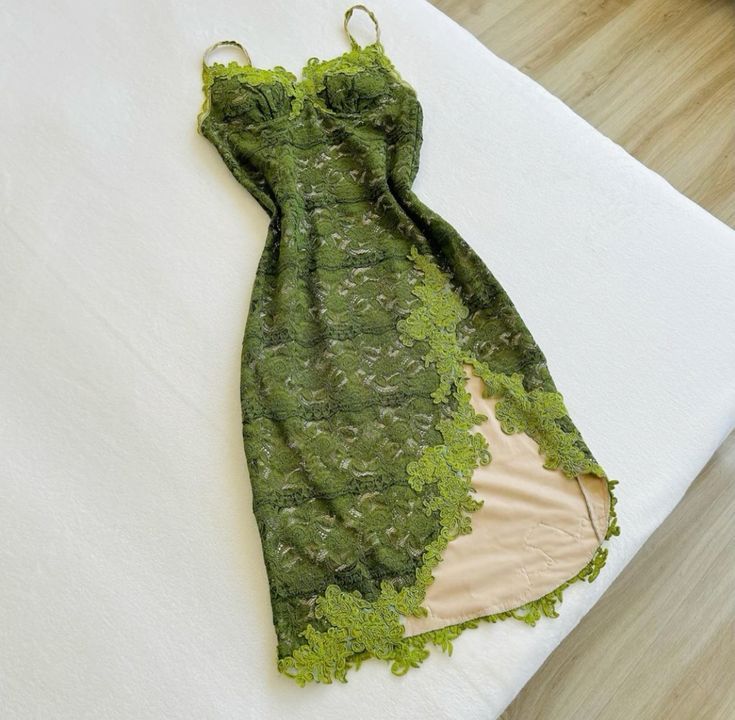 Wunderschönes dunkelolivgrünes herzförmiger Ausschnitt A-Linie Satin Tüll Kurzes Ballkleid Homecoming-Kleid ED02575