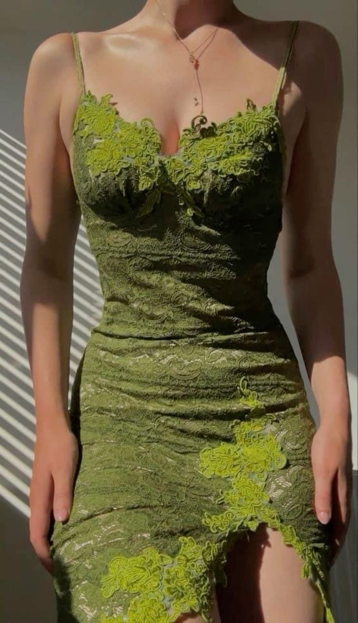 Wunderschönes dunkelolivgrünes herzförmiger Ausschnitt A-Linie Satin Tüll Kurzes Ballkleid Homecoming-Kleid ED02575