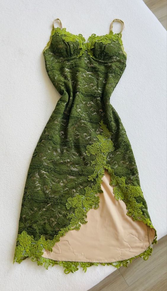 Wunderschönes dunkelolivgrünes herzförmiger Ausschnitt A-Linie Satin Tüll Kurzes Ballkleid Homecoming-Kleid ED02575