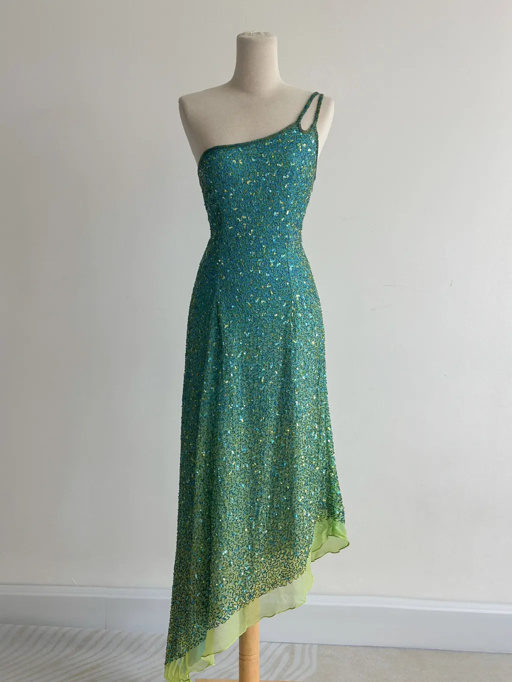Wunderschönes dunkelolivgrünes herzförmiger Ausschnitt A-Linie Satin Tüll Kurzes Ballkleid Homecoming-Kleid ED02575
