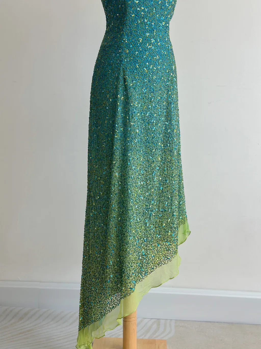Wunderschönes dunkelolivgrünes herzförmiger Ausschnitt A-Linie Satin Tüll Kurzes Ballkleid Homecoming-Kleid ED02575