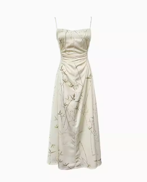 Neues Hosenträgerkleid aus Satin mit chinesischem Bambusdruck und plissierter Taille ED0360