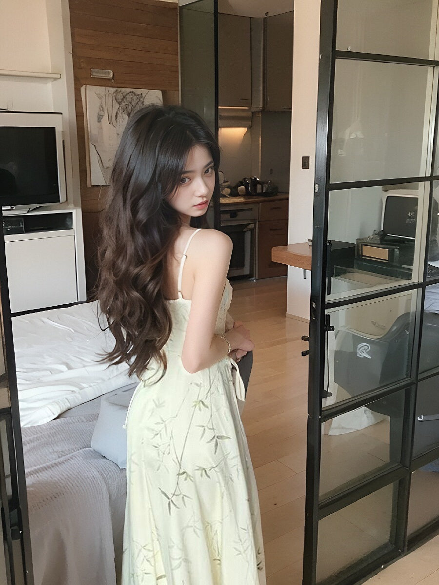 Neues Hosenträgerkleid aus Satin mit chinesischem Bambusdruck und plissierter Taille ED0360