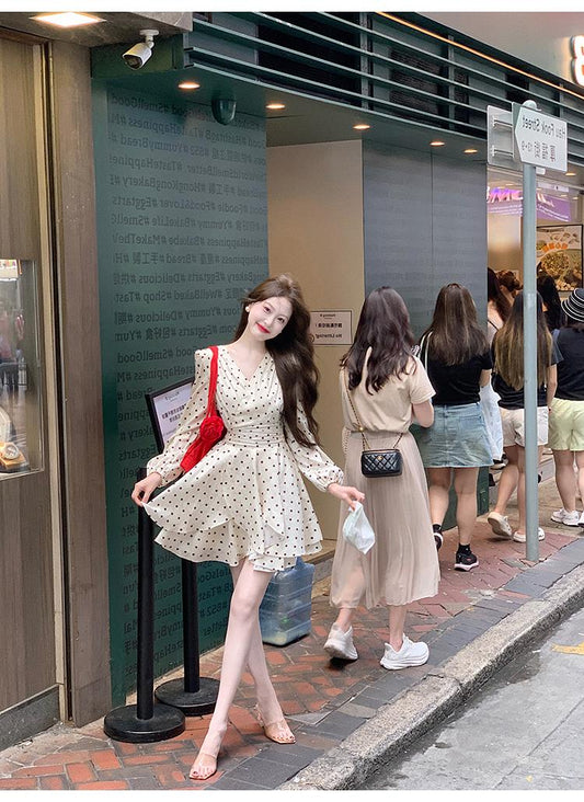 Robe romantique à pois français à manches longues ED0362