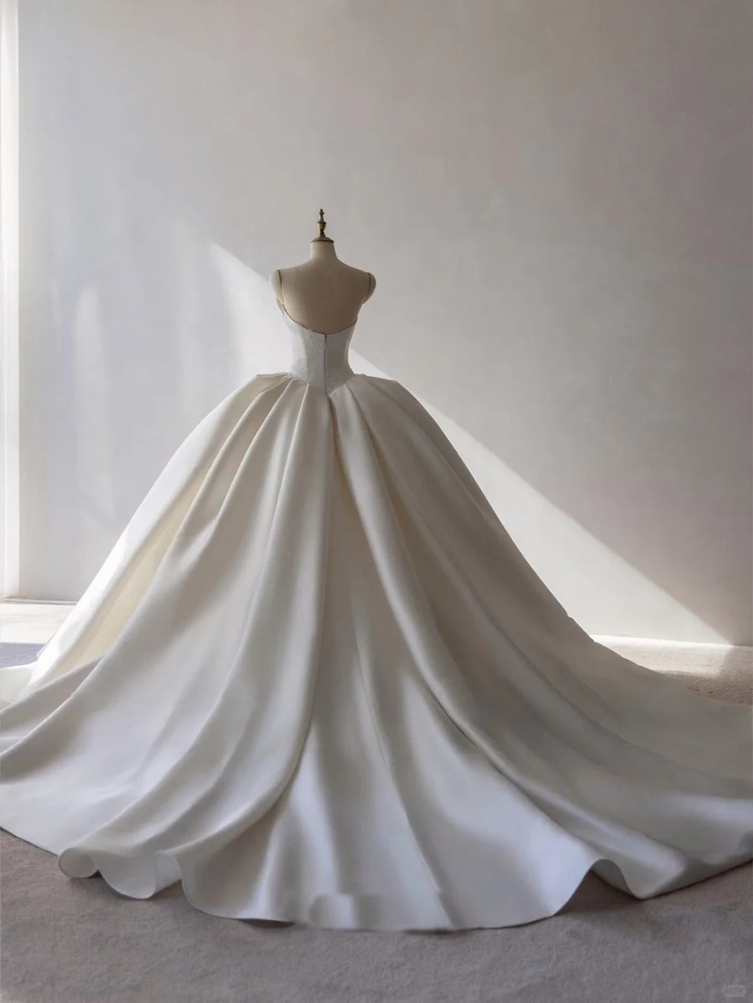 Wunderschönes dunkelolivgrünes herzförmiger Ausschnitt A-Linie Satin Tüll Kurzes Ballkleid Homecoming-Kleid ED02575