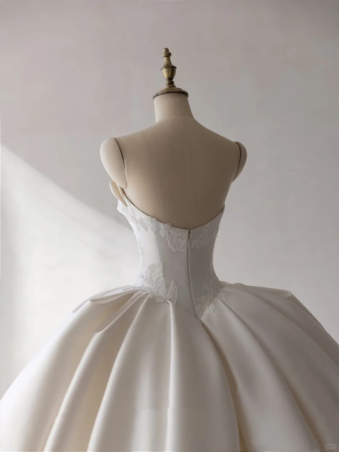 Wunderschönes dunkelolivgrünes herzförmiger Ausschnitt A-Linie Satin Tüll Kurzes Ballkleid Homecoming-Kleid ED02575