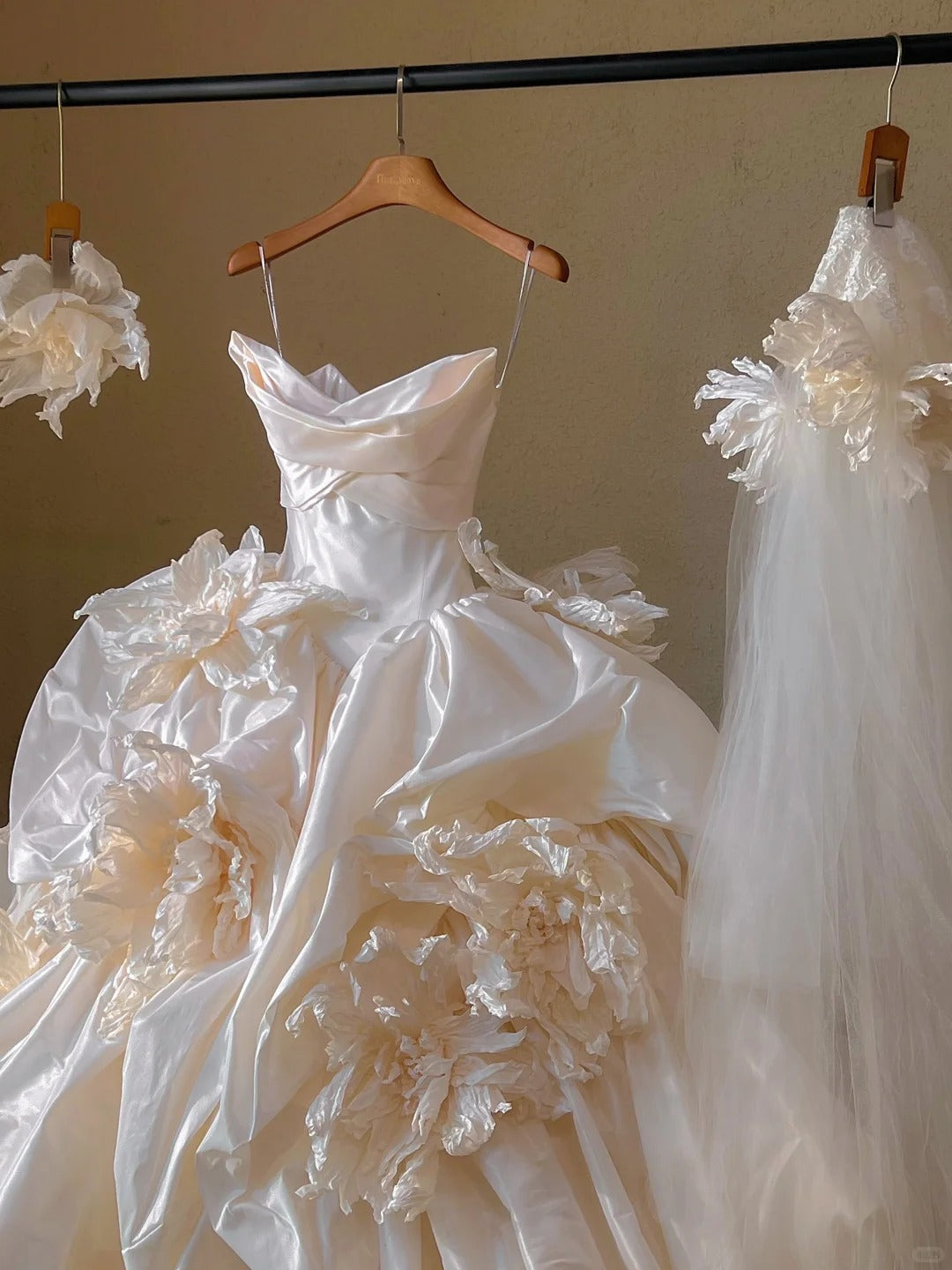 Wunderschönes dunkelolivgrünes herzförmiger Ausschnitt A-Linie Satin Tüll Kurzes Ballkleid Homecoming-Kleid ED02575