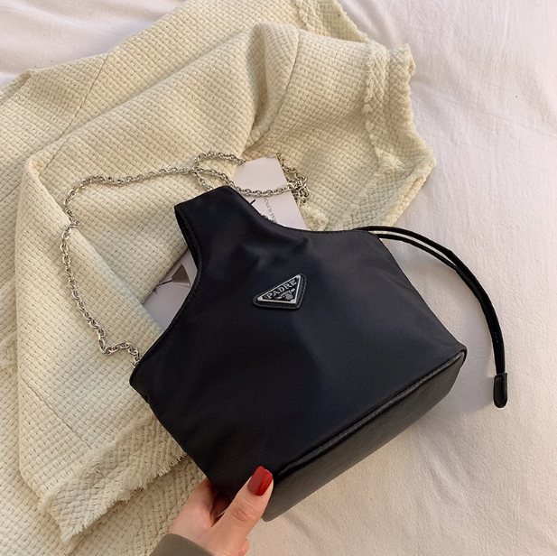 Sac seau décontracté en nylon avec chaîne ED0379