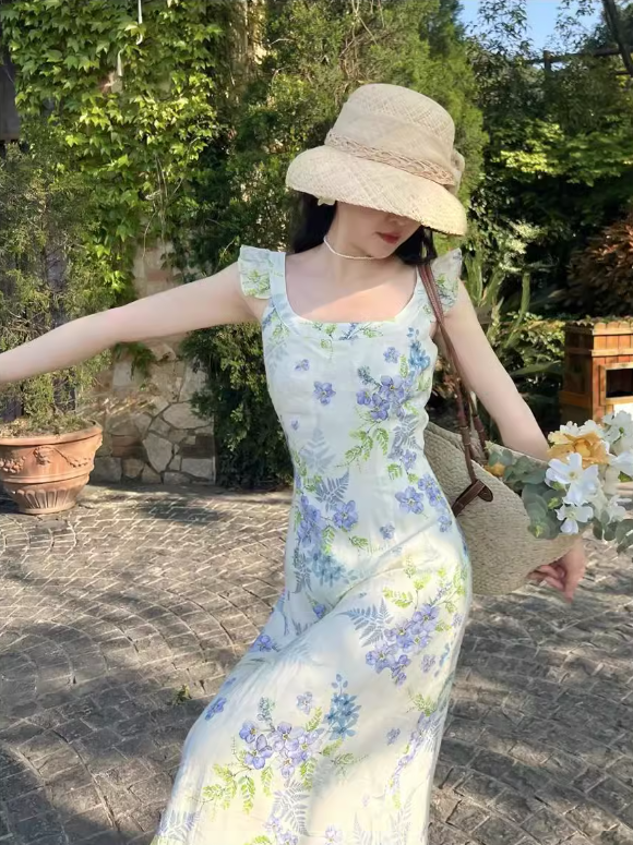 Französischer Retro-Pastoralstil mit kleinen fliegenden Ärmeln und floralem langen Rock ED0398