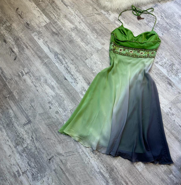 Wunderschönes dunkelolivgrünes herzförmiger Ausschnitt A-Linie Satin Tüll Kurzes Ballkleid Homecoming-Kleid ED02575