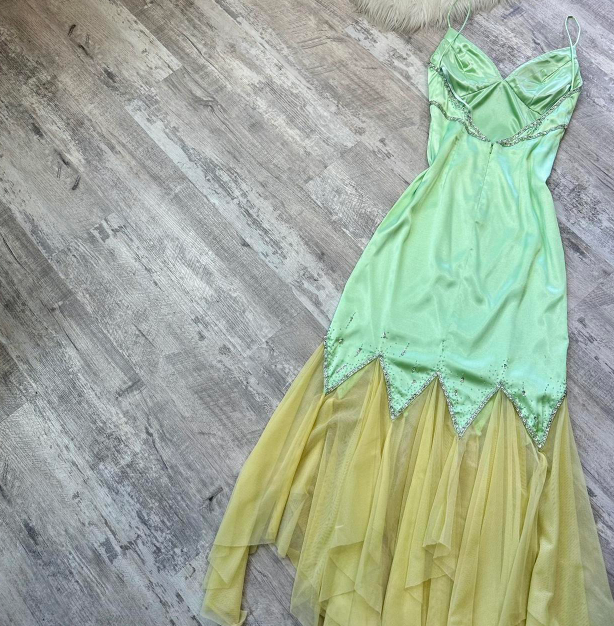 Wunderschönes dunkelolivgrünes herzförmiger Ausschnitt A-Linie Satin Tüll Kurzes Ballkleid Homecoming-Kleid ED02575