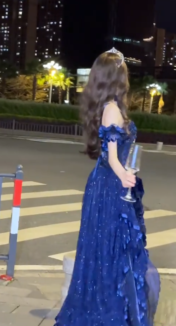 Wunderschönes dunkelolivgrünes herzförmiger Ausschnitt A-Linie Satin Tüll Kurzes Ballkleid Homecoming-Kleid ED02575