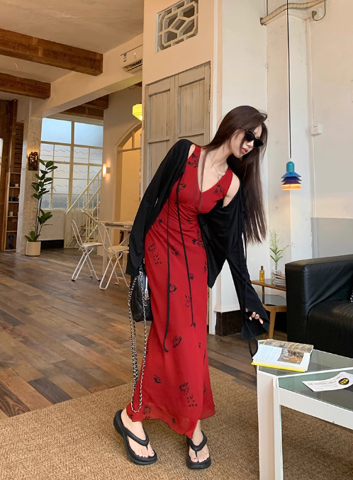 Französischer Retro-roter V-Ausschnitt-Blumenweste-langer Rock ED0415