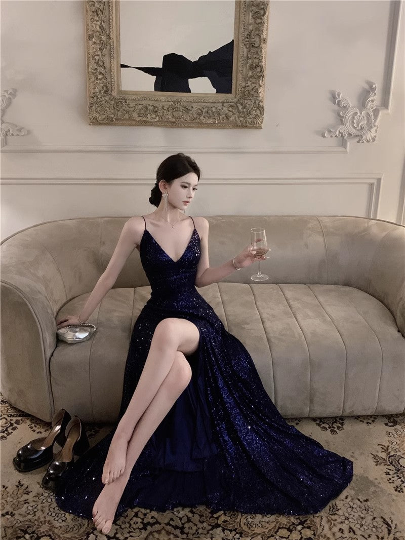 Marineblaues langes Ballkleid mit Spaghettiträgern und V-Ausschnitt und Pailletten, Abendkleid für die Abschlussfeier von Erwachsenen ED0426