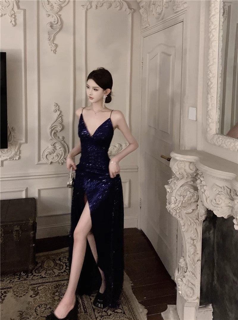 Marineblaues langes Ballkleid mit Spaghettiträgern und V-Ausschnitt und Pailletten, Abendkleid für die Abschlussfeier von Erwachsenen ED0426