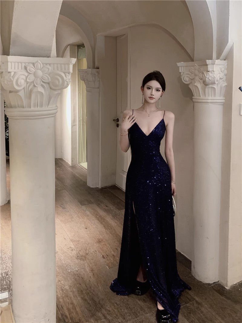 Marineblaues langes Ballkleid mit Spaghettiträgern und V-Ausschnitt und Pailletten, Abendkleid für die Abschlussfeier von Erwachsenen ED0426